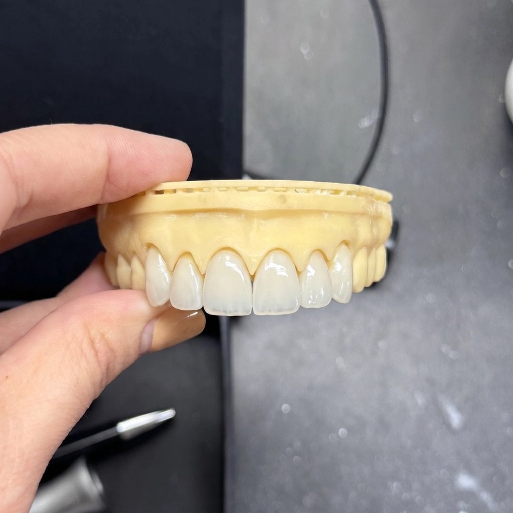 Trabalho artesanal das lentes esculpidas à mão